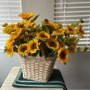 BN Natural Woven Basket + 26 Silk sunflowers | Basket Flowers